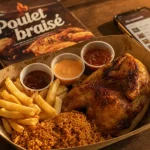 Taj poulet braisé : demi-poulet braisé doré, frites, riz et sauces